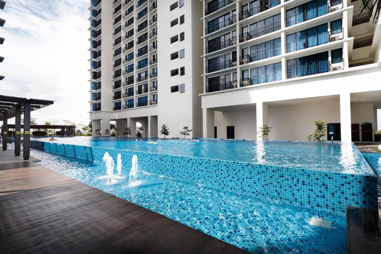 Francesco Suite - Trefoil Setia Alam-Near Setia City Mall & Setia Convention Centre Esterno foto