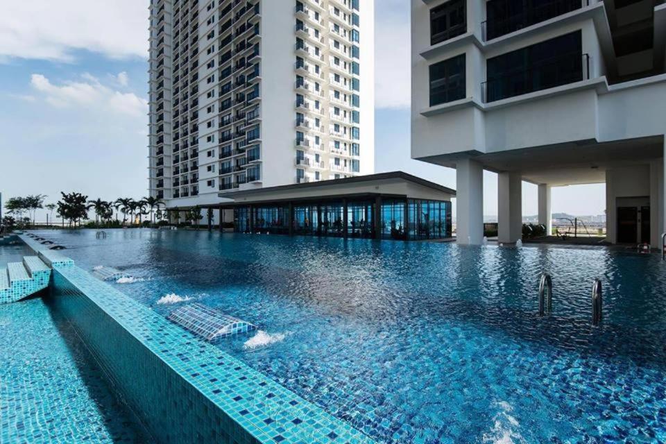 Francesco Suite - Trefoil Setia Alam-Near Setia City Mall & Setia Convention Centre Esterno foto